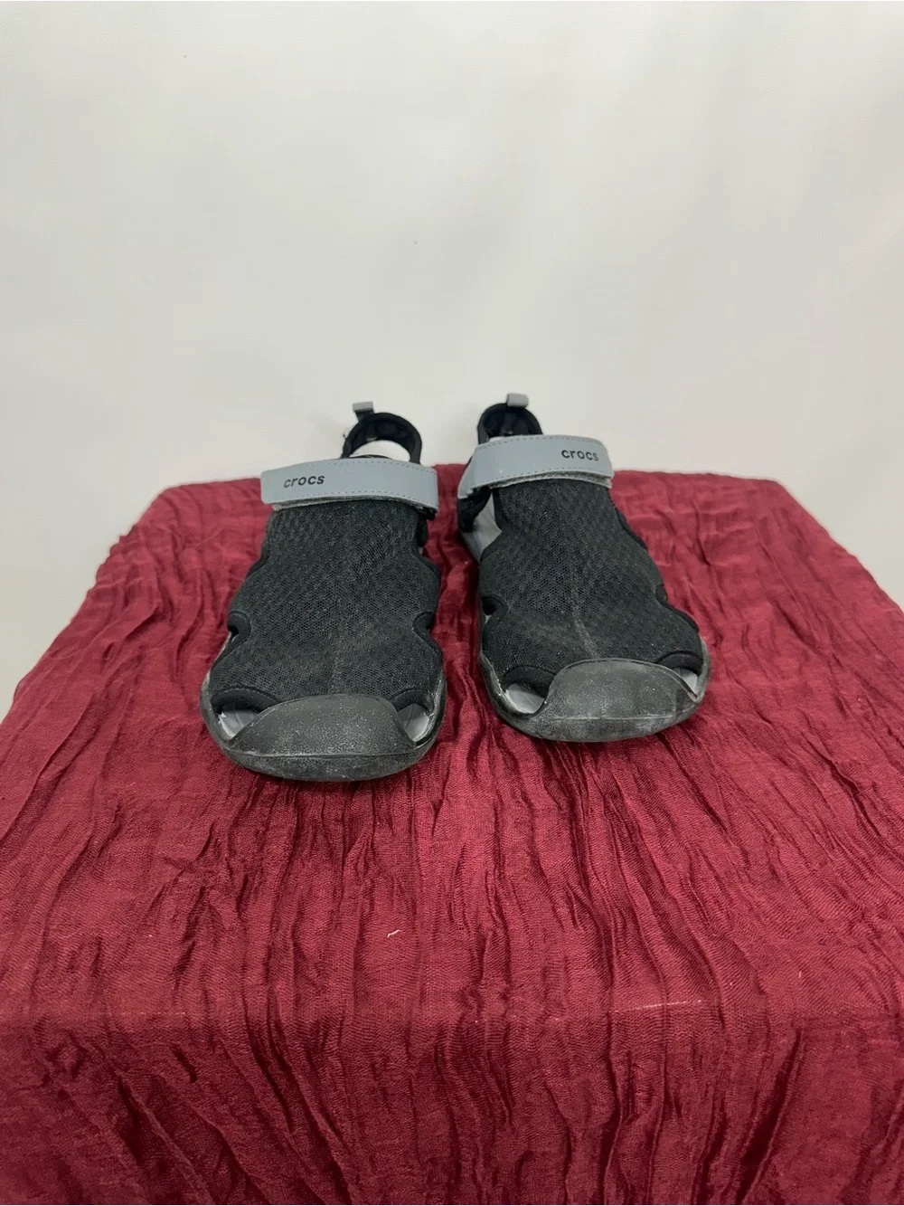 CROCS Men's Black and Gray Athletic Sandal- W7